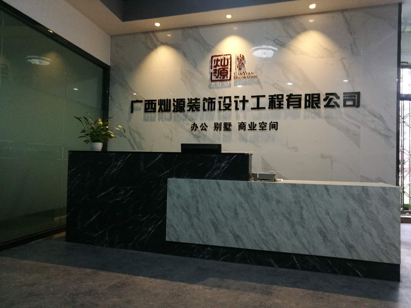 �ό��b��ǰ�_